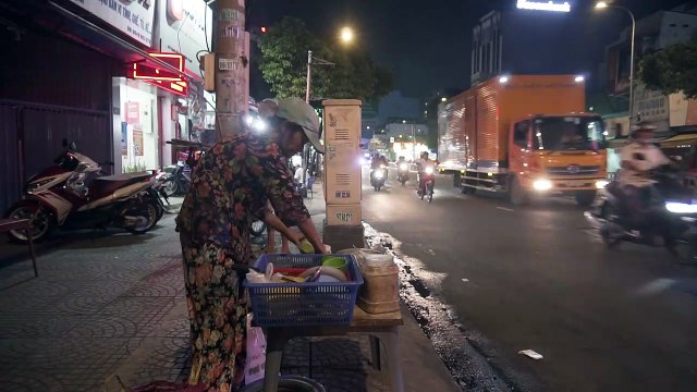 Nồi trứng vịt lộn của cặp vợ chồng già nuôi con tâm thần giữa lòng Sài Gòn