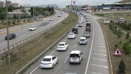 43 ilin geçiş noktası Kırıkkale'de trafik kilit!