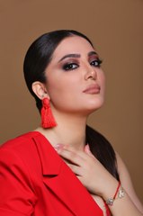 فيديو لحظة سقوط أمينة العلي خلال استعراضها فستانها الجديد بالرقص