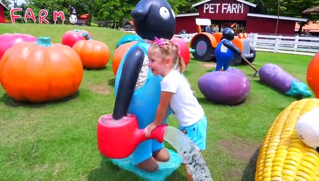 Nastya jouer à faire semblant avec des jeux emoji drôle