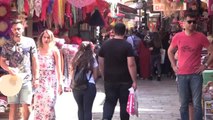 İzmir Kemeraltı Çarşısı'nda bayram hareketliliği