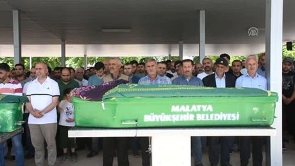 Kazada hayatını kaybeden 2 kişinin cenazesi toprağa verildi