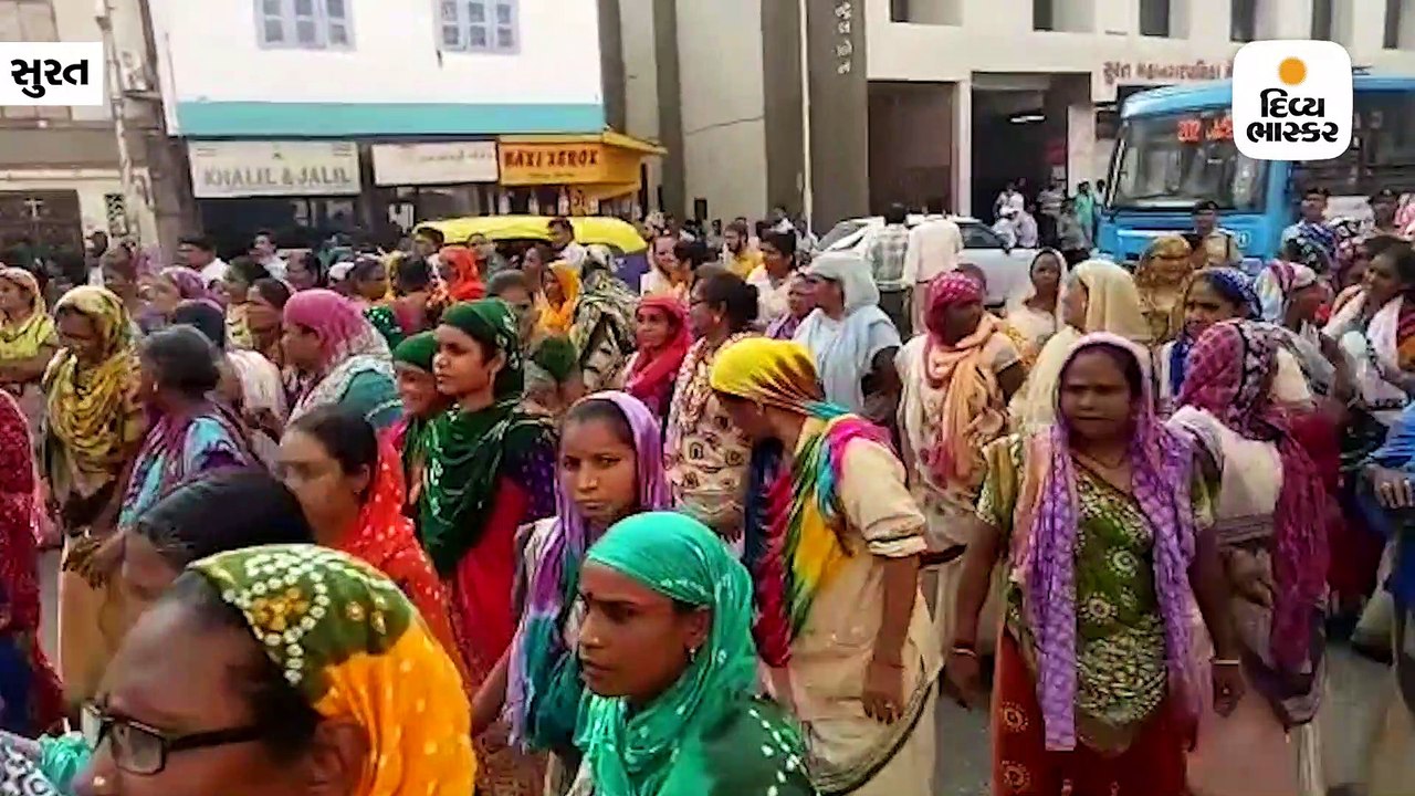 સુરત મનપા કચેરી સામે સફાઈ કર્મીઓને છૂટા કરાતાં મહિલાઓ મોરચો લઈ આવી