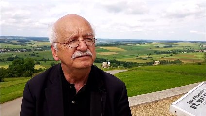 Erik Orsenna dans les Ardennes écrit un livre sur le cochon