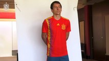 Oyarzabal y Cazorla Posan con la Camiseta de la Selección Española