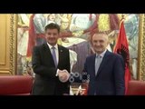 RTV Ora - Meta takon Lajçak, nënvizon domosdoshmërinë e zgjidhjes urgjente të krizës