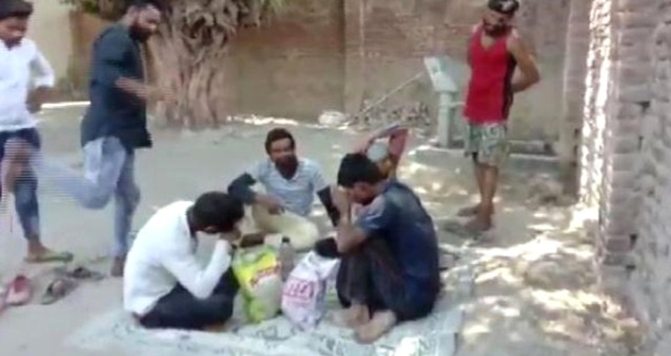 Hindistan'da "İnek eti yiyorsunuz" diyerek oruç açan Müslümanlara saldırdılar