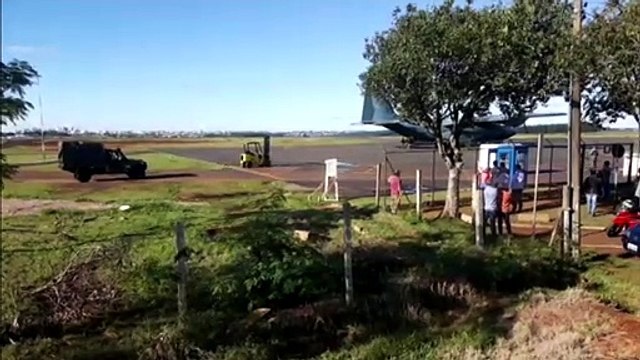 Avião Hércules da FAB pousa em Cascavel trazendo equipamentos