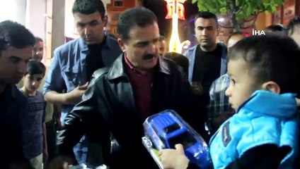 Vali Akbıyık, halkla bayramlaştı