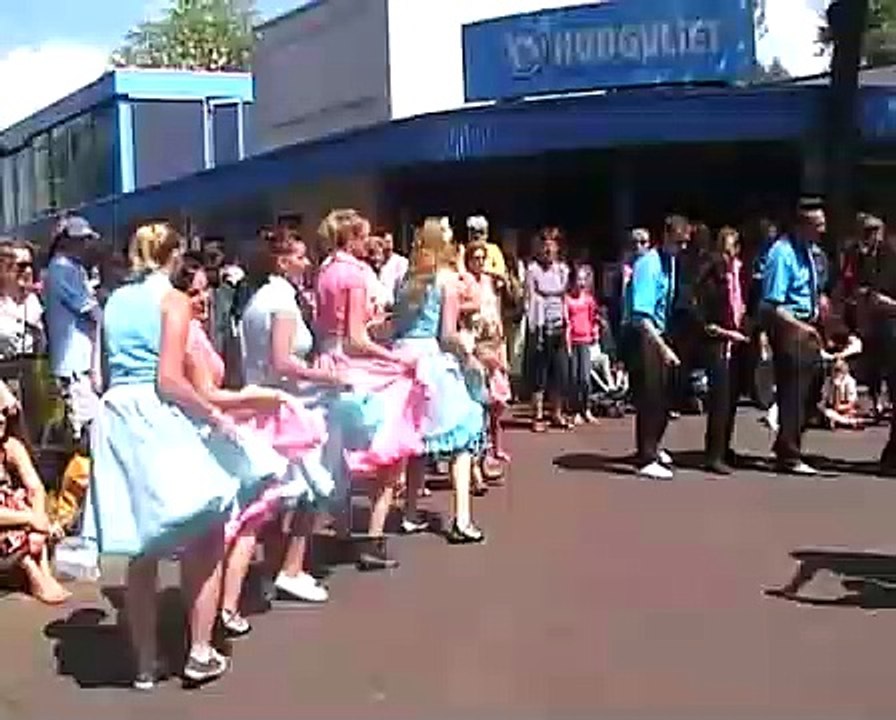 Veja Neste vídeo Dance to the 60's   Rock 'n Roll Dance Show at the Sweetlake Rock 'n Roll Revival 2012