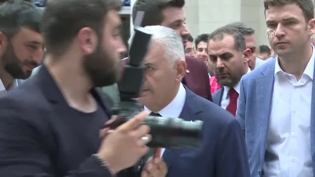 Binali Yıldırım, bayram namazını Mimar Sinan Camii'nde kıldı