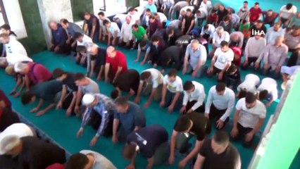 Bayram namazında vatandaşlar camilere akın etti