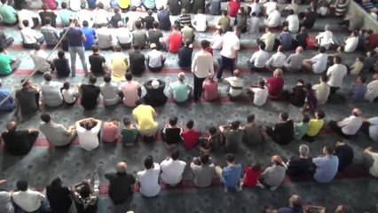 Elazığ'da bayram namazında camiler doldu