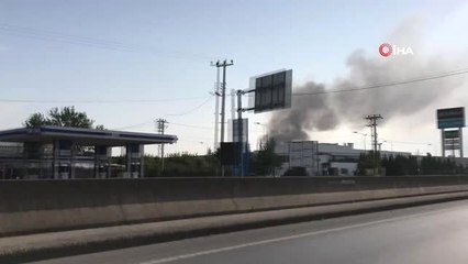 Bayramın ilk saatlerinde geri dönüşüm tesisleri alev alev böyle yandı