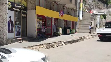 Yanlış yola giren sürücü, merdivenlerden çarşı merkezine böyle indi