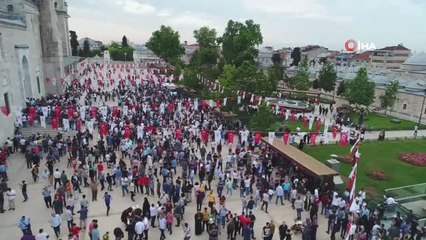 Fatih Caminde bayram namazı havadan görüntülendi