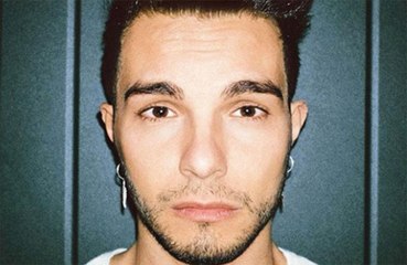 Marco Carta dopo l'accusa di furto vola in vacanza a Mykonos