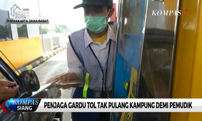Penjaga Gardu Tol Tak Pulang Kampung Demi Pemudik