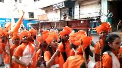 VHP की 'शोभा यात्रा' में लड़कियों ने खुलेआम की फायरिंग और लहराई तलवारें, 200 से ज्यादा पर FIR दर्ज