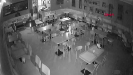 AVM'DEKİ DÖNERCİYİ SOYAN HIRSIZ KAMERADA