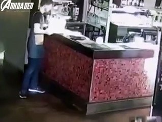 Khoảnh khắc bạn nhận ra đời đen hơn mực!