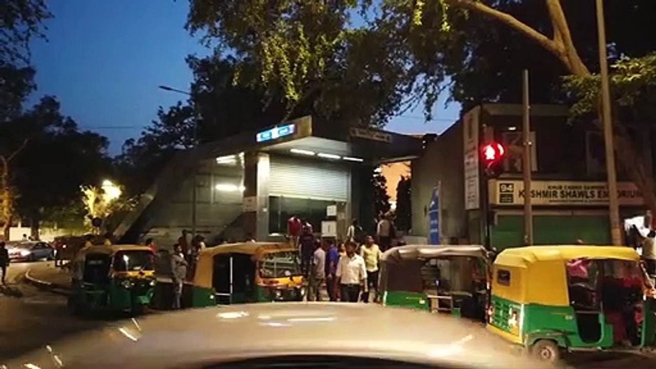 Freie Fahrt für Frauen in Neu Delhi in Bus und Bahn