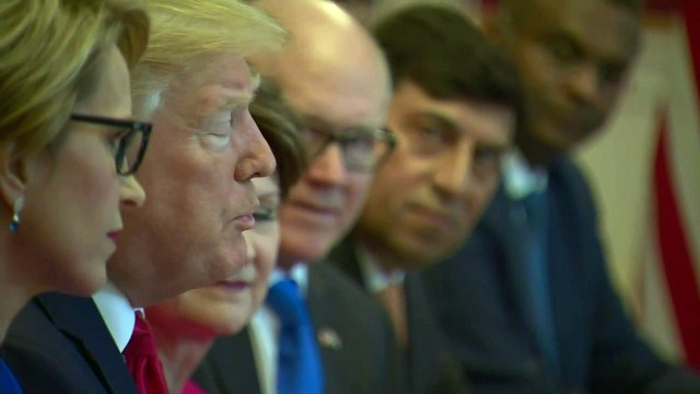 Trump tells Theresa May to 'stick around' for trade deal