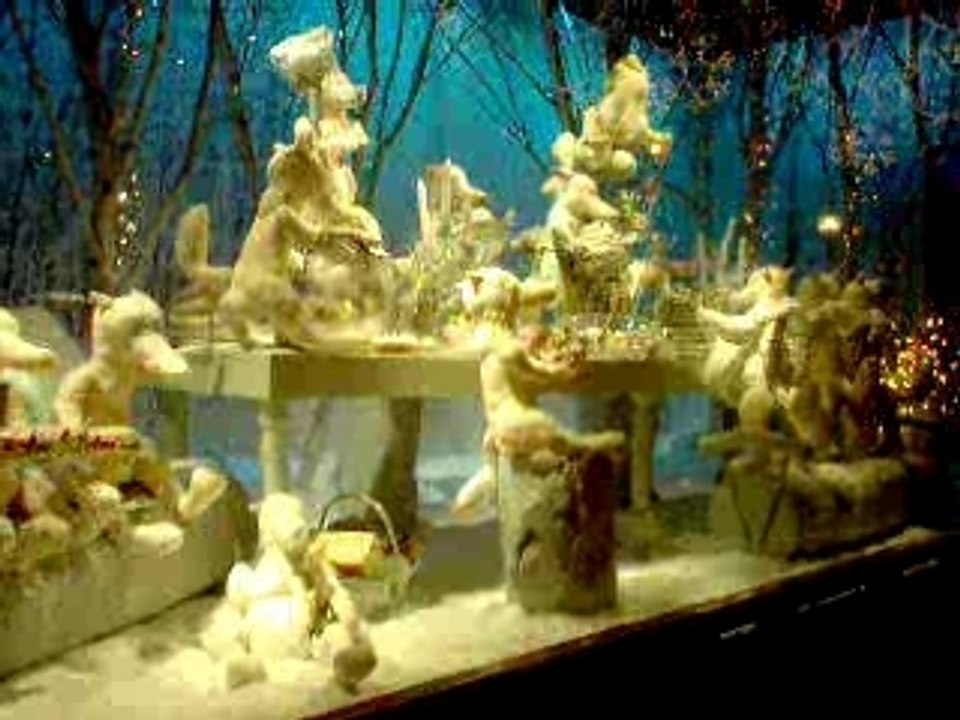 Vitrines du Printemps Boulevard Haussman Paris