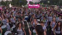 عشرات آلاف النساء يتظاهرن ضد العنف الذكوري في الأرجنتين