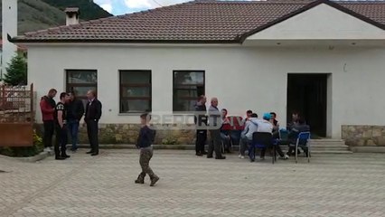 Report TV - Tërmetet në Korçë/ Sistemohen në banesa sociale 140 banorë, ndihma edhe nga Tirana