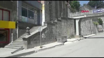 Bitlis Otomobille girdiği yaya yolunda 40 basamak indi