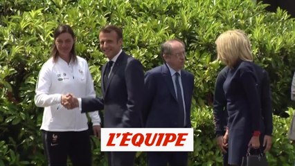 Macron à Clairefontaine pour encourager les Bleues - Foot - CM 2019 (F)
