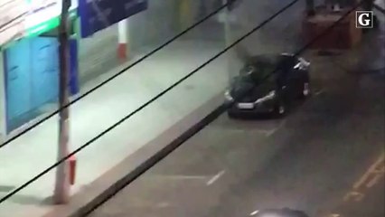 Ex-namorada quebra carro e coloca fogo