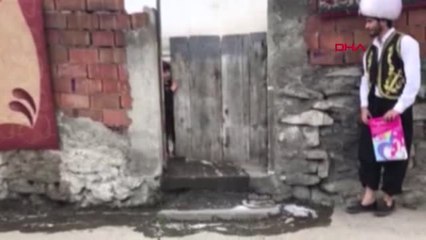 KARABÜK Alaaddin'in sihirli lambasıyla 25 çocuğu sevindirdi