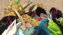 Jesús Calleja anima a los españoles a votar por su playa favorita para limpiarla de plásticos