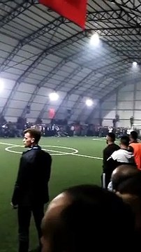 Turniri tradicional për nder të “Tre Heronjëve” të fshatit Nekoc është mbyllur dje me një atmosferë të zjarrtë. Shumë tifozë ishin të pranishëm, ku salla ishte e vogël për t’i zënë të gjithë, ku shumë të tillë mbetën jashtë. Në këtë turnir, që ka një org