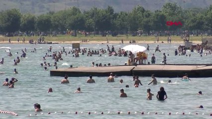 İSTANBUL- MENEKŞE PLAJINDA BAYRAM YOĞUNLUĞU