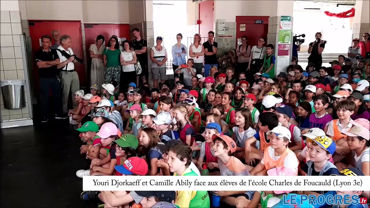 Youri Djorkaeff et Camille Abilly face aux écoliers lyonnais
