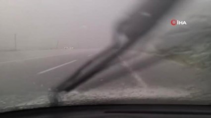 Sivas'ta dolu yağışı sürücülere zor anlar yaşattı