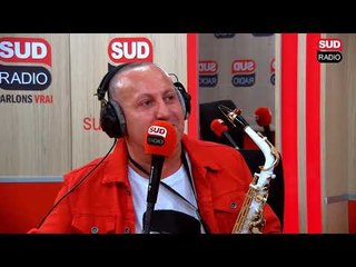 Le "Crazy Sax" Fred Karato met l'ambiance dans les Vraies Voix