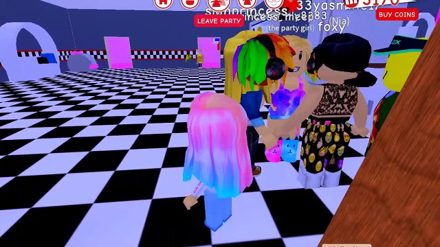 Jugando Roblox Meep City, Mi Primera Fiesta, Adoptando a Meep , Soy Doctora? - Gameplay Titi Games