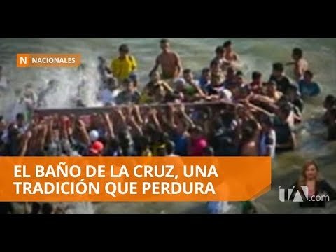 Artesanos participaron en el tradicional 'Baño de la cruz' en Ballenita - Teleamazonas