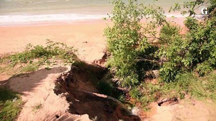 Erosão na Praia de Manguinhos, na Serra