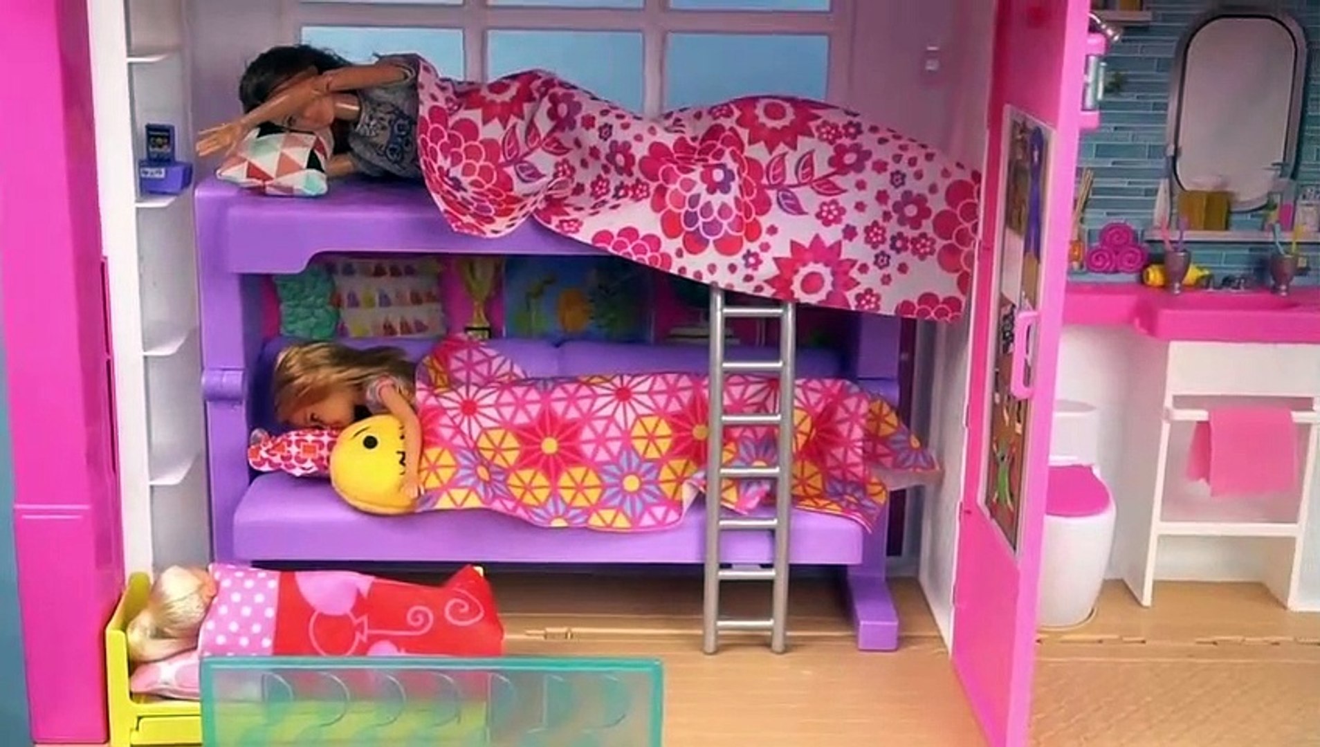 Casa de barbie con literas y piscina online