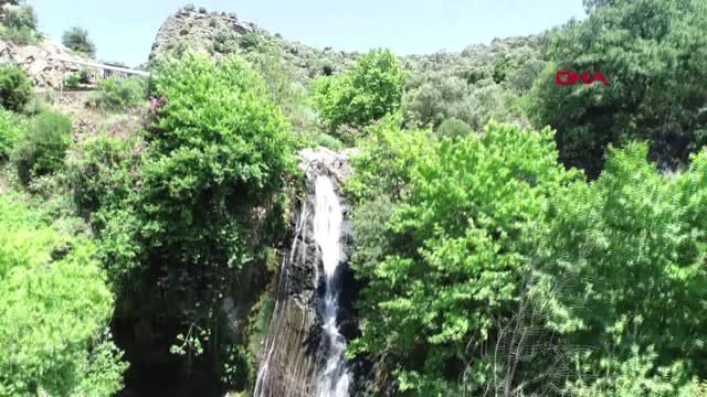 İZMİR EGE'NİN GİZLİ HAZİNESİ 'AŞIKLAR ŞELALESİ' SERİNLETİYOR