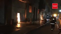 Aparatoso incendio en una nave industrial de Madrid