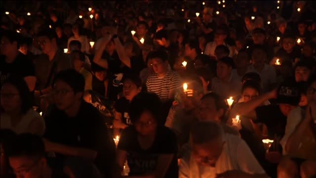 Miles de personas recuerdan en una vigilia en Hong Kong a las víctimas de la masacre de Tiananmen