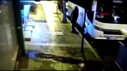 İSTANBUL- KÜÇÜKÇEKMECE'DE GÜNDÜZ KEŞİF, GECE HIRSIZLIK YAPAN ŞÜPHELİLER KAMERADA