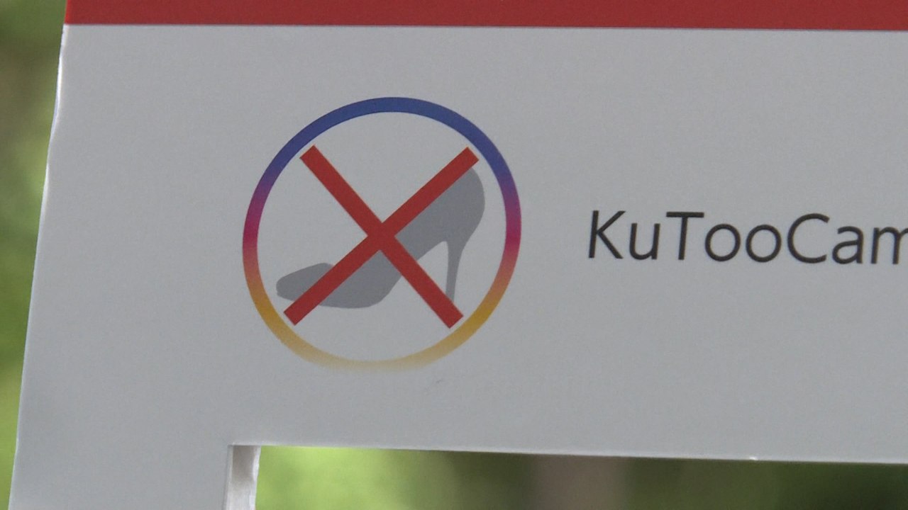 Japanese women start #KuToo campaign against high heels in the workplace