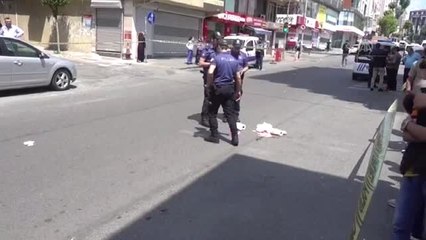 Bahçelievler'de eşinin silahlı saldırısına uğrayan kadın yaralandı - İSTANBUL